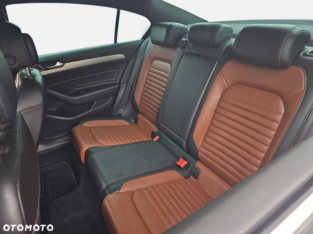 Volkswagen Passat - 8
