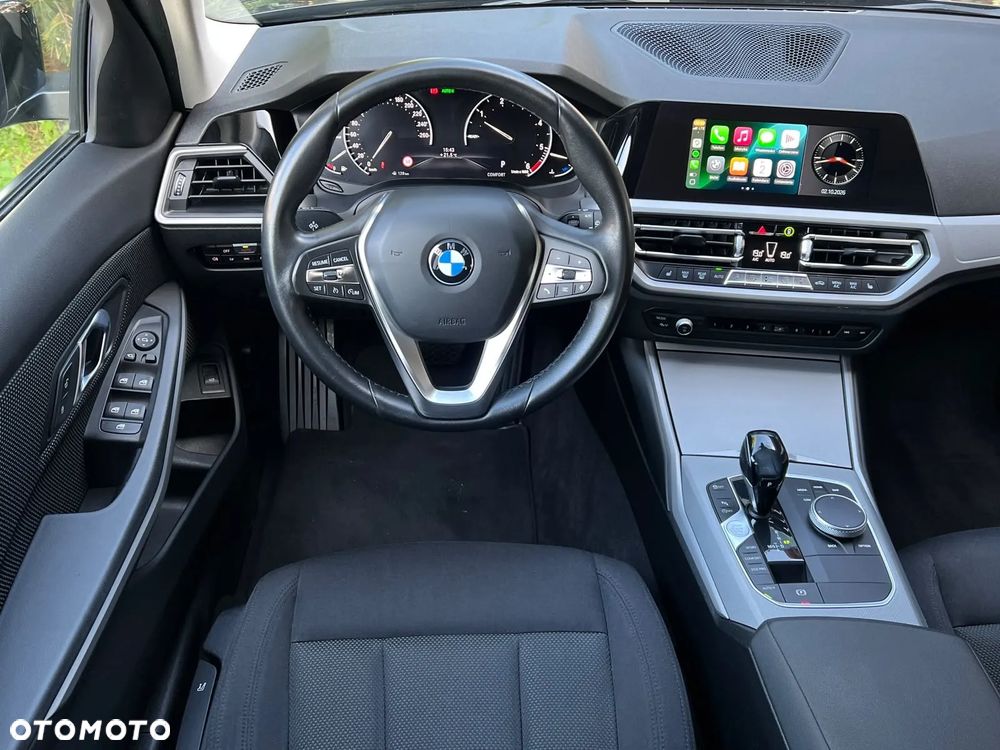 BMW Seria 3 320d xDrive - 17