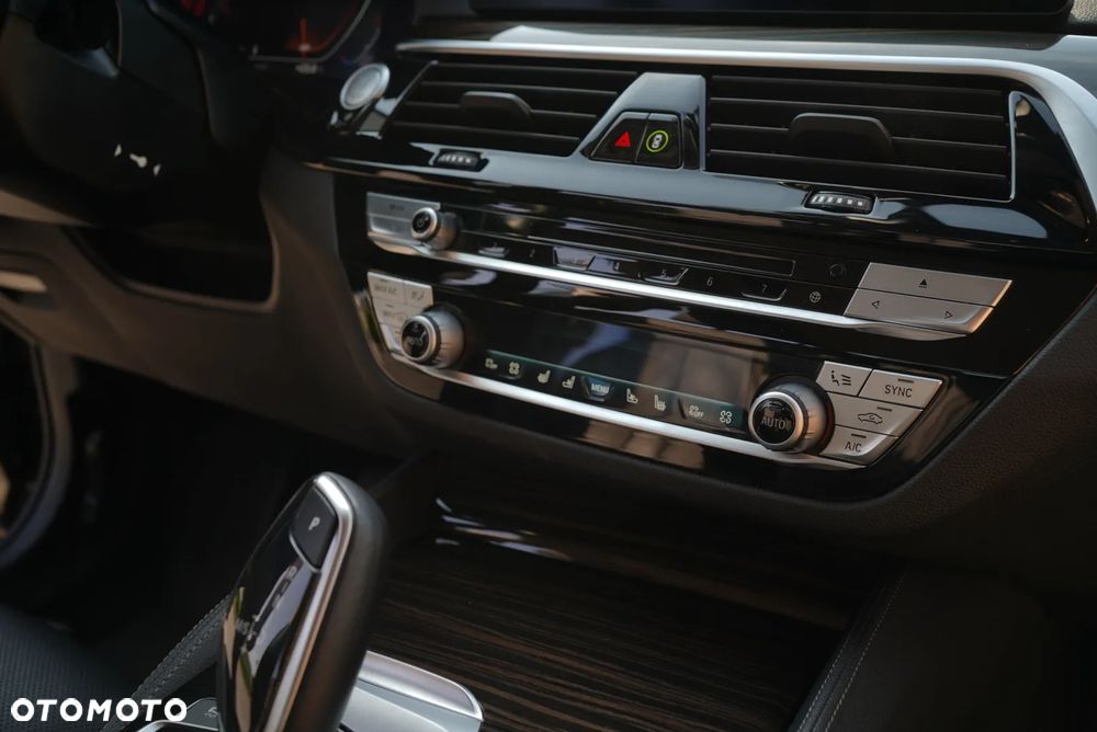 BMW Seria 5 530i xDrive Luxury Line - 13
