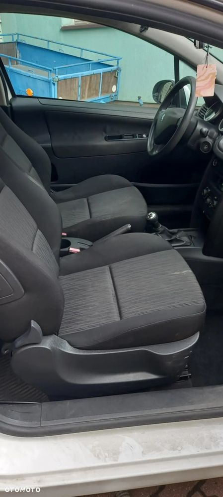Peugeot 207 - 8