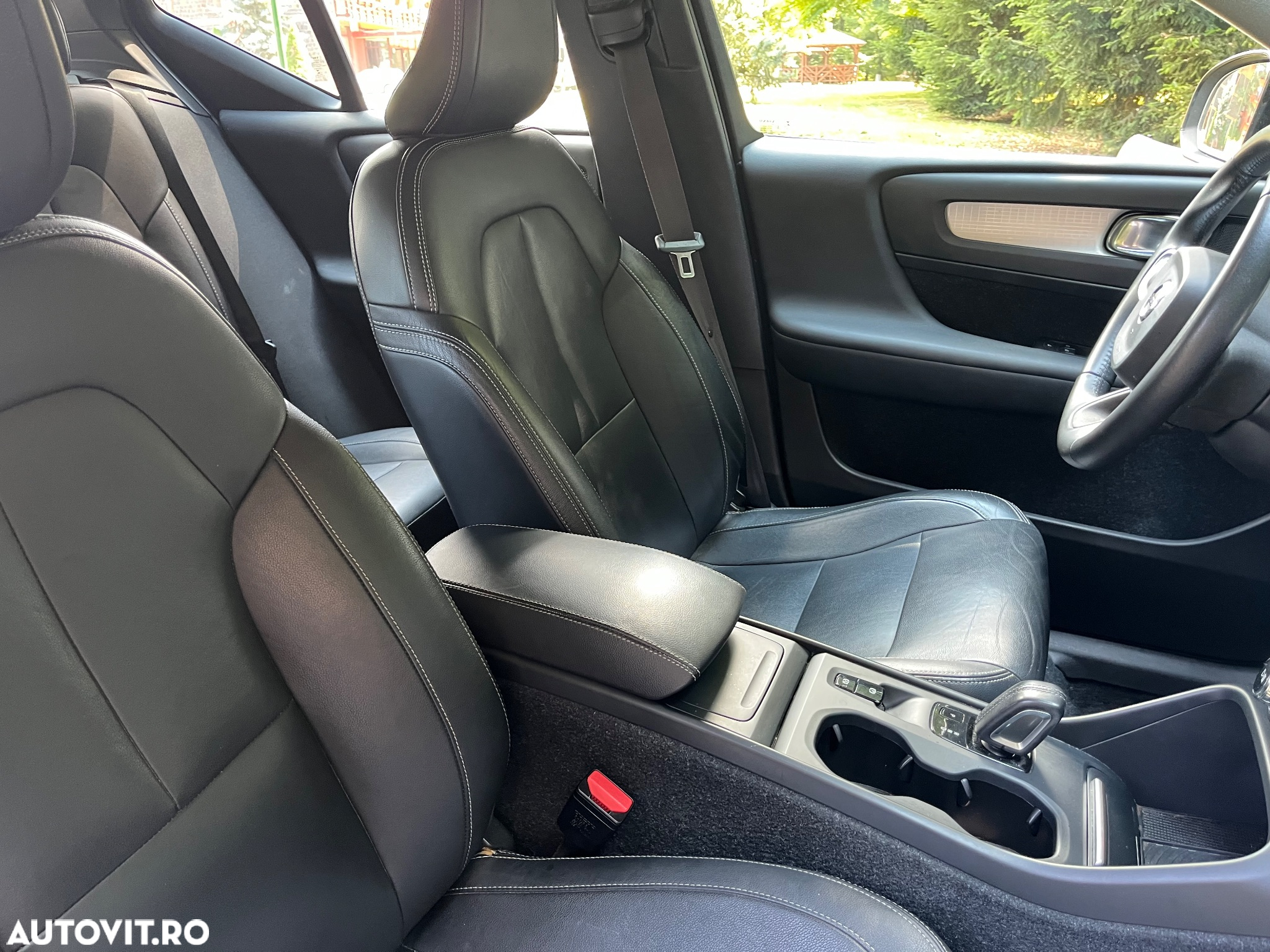 Volvo XC 40 D4 AWD Geartronic Momentum Pro - 9