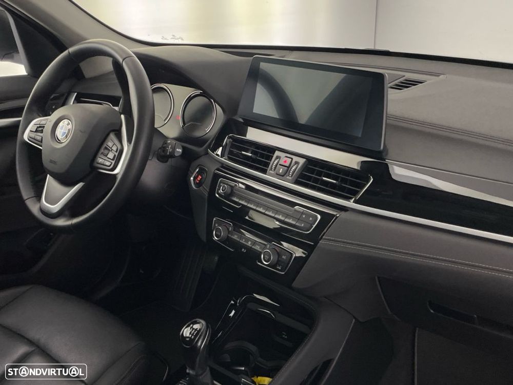 BMW X1 16 d sDrive Advantage Auto — fotografia 22