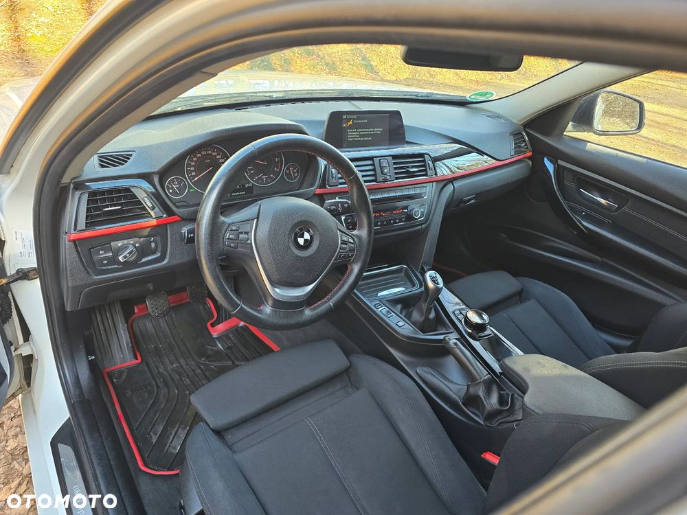 BMW Seria 3 318d DPF Edition Sport - 11