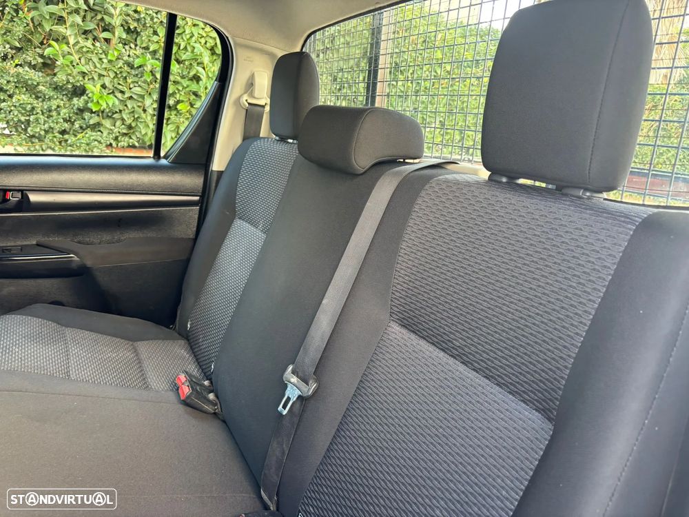 Toyota Hilux 2.4 D-4D 4WD CD CM - 33