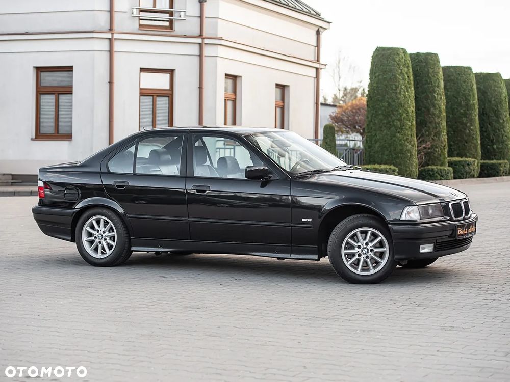 BMW Seria 3 318i - 4