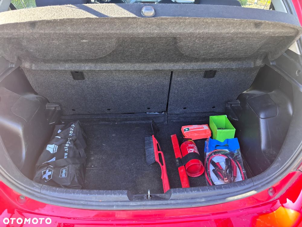 Toyota Yaris Hybrid 100 Dynamic - 4