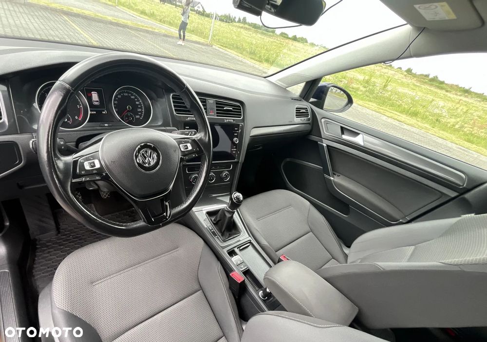 Volkswagen Golf - 10