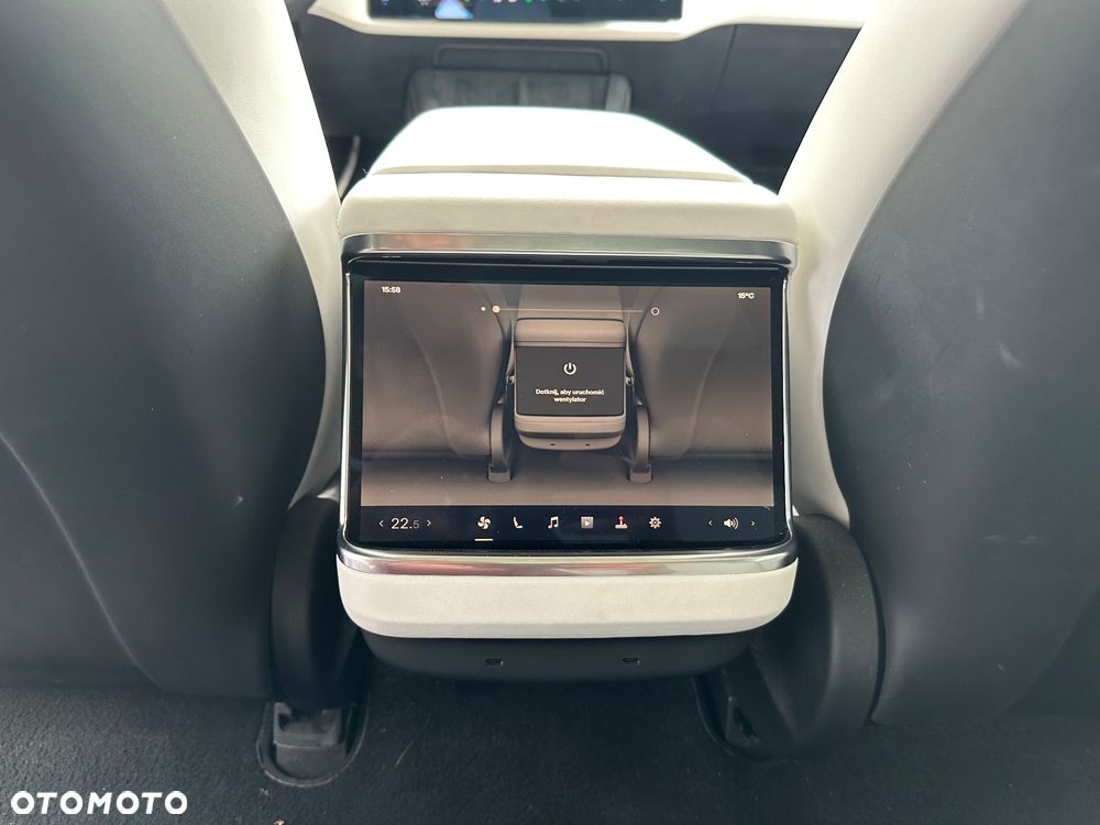 Tesla Model S - 10