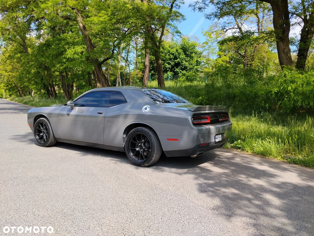 Dodge Challenger - 2