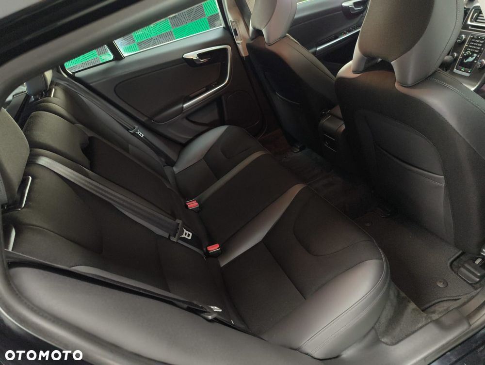 Volvo V60 D2 Kinetic - 14