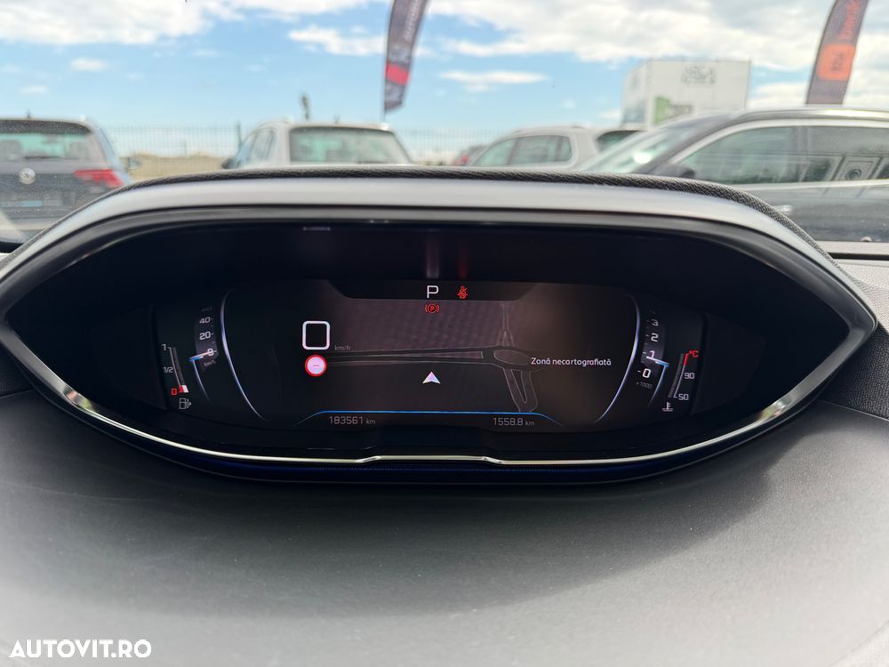 Peugeot 3008 BlueHDi 130 Stop & Start EAT8 Allure - 28