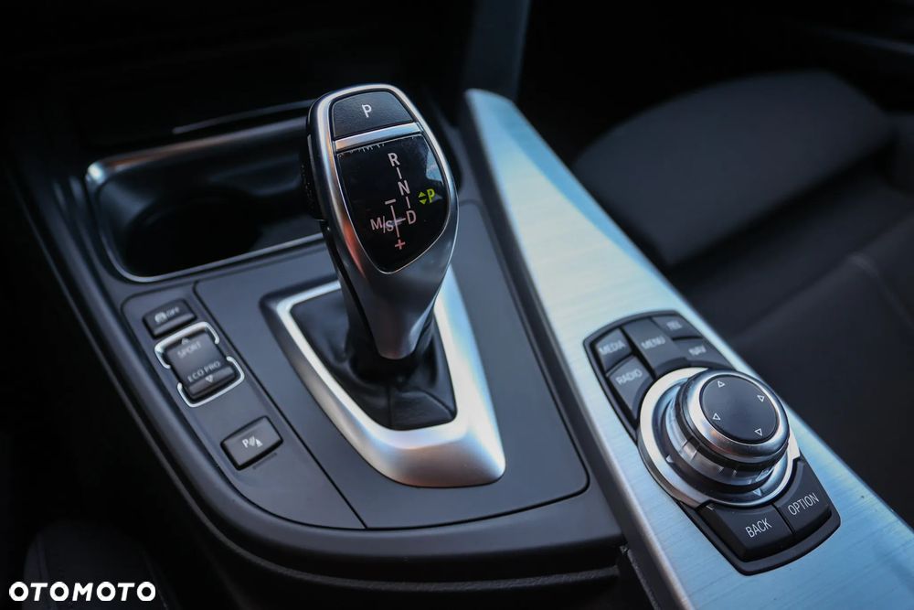BMW Seria 3 320d Sport Line - 31