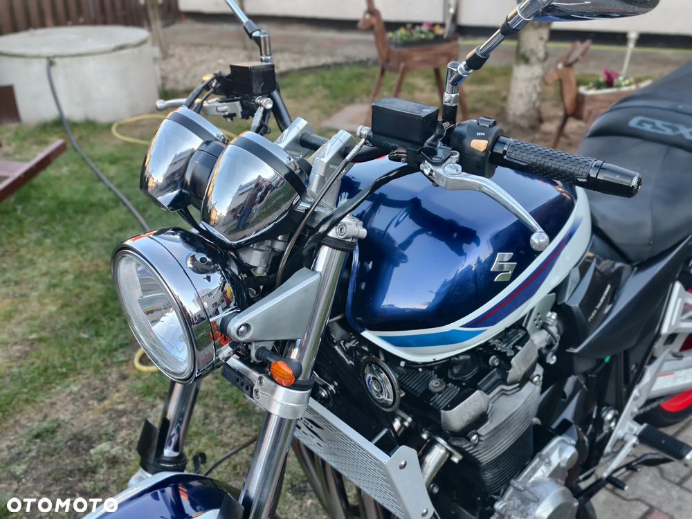 Suzuki GSX - 26