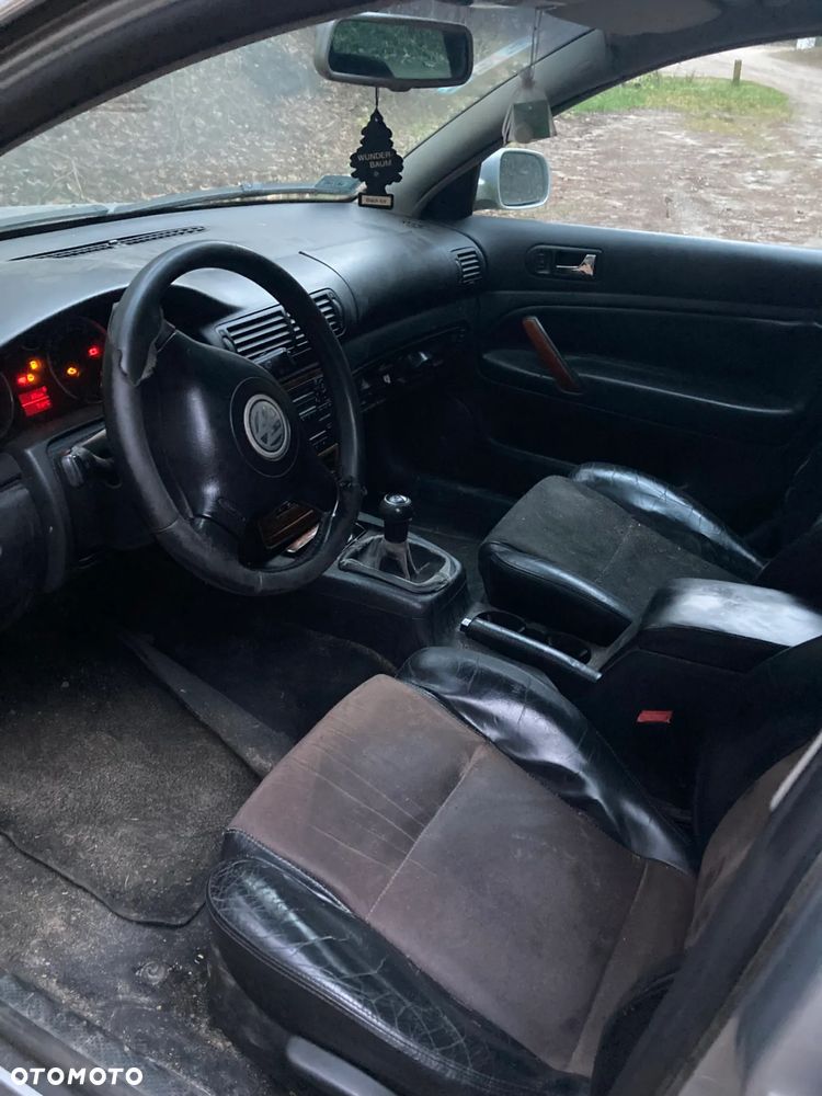 Volkswagen Passat - 4