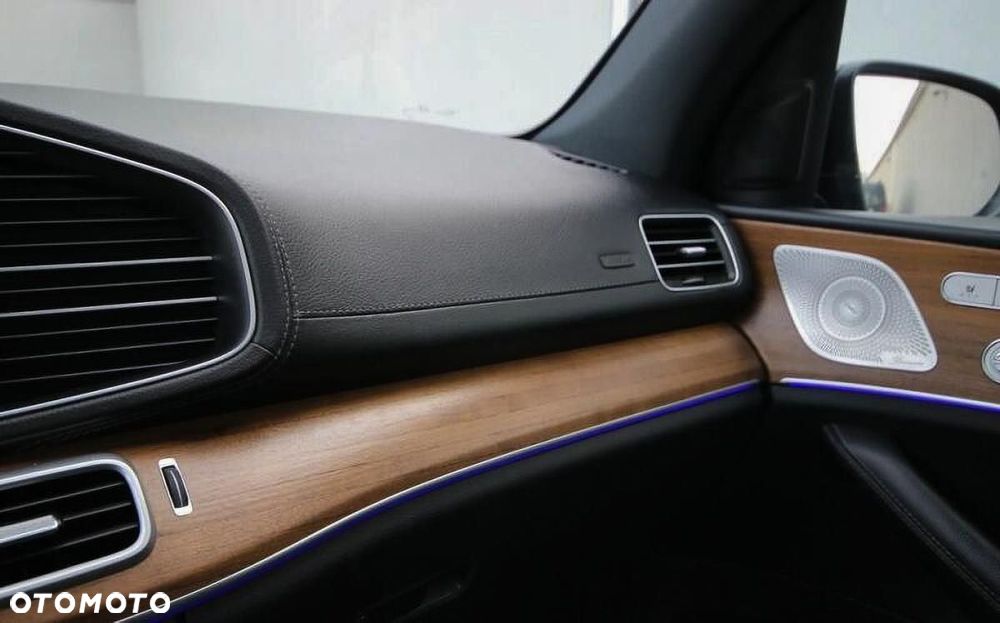 Mercedes-Benz GLS - 23