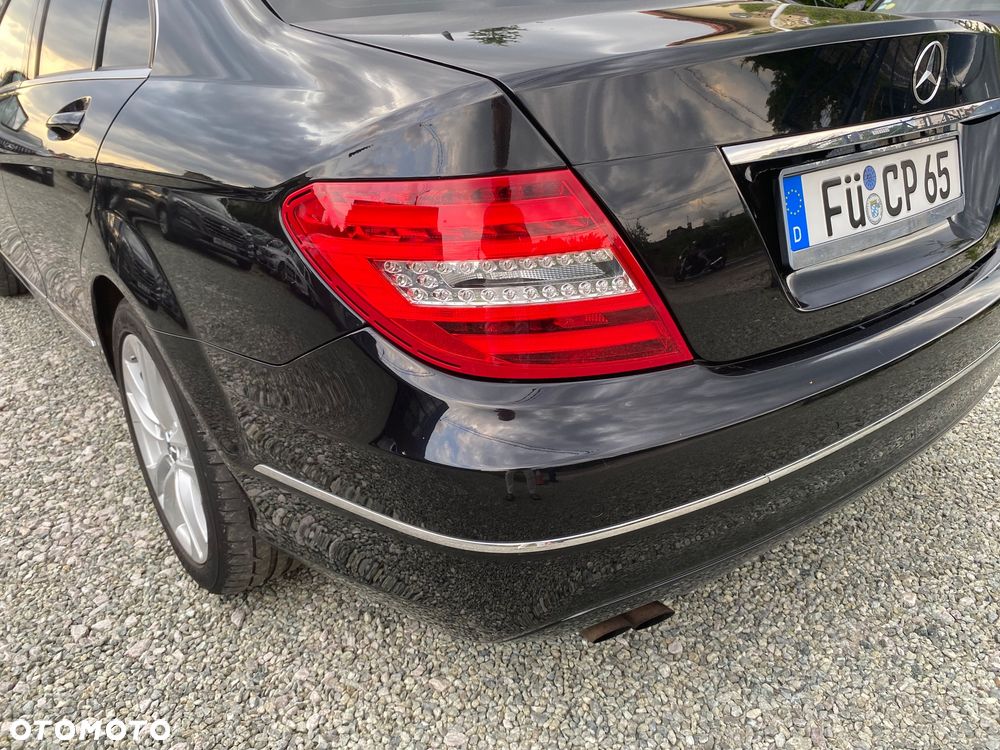 Mercedes-Benz Klasa C 180 CGI Automatik BlueEFFICIENCY Avantgarde - 11