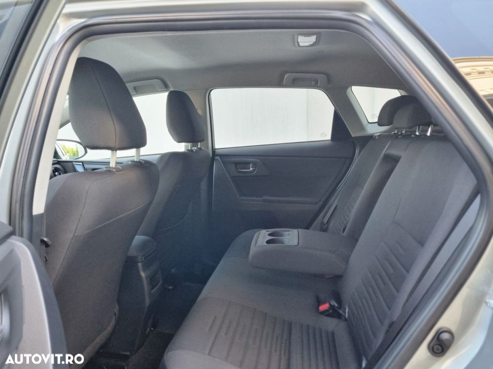 Toyota Auris 1.8 L VVT-i Sol + - 13