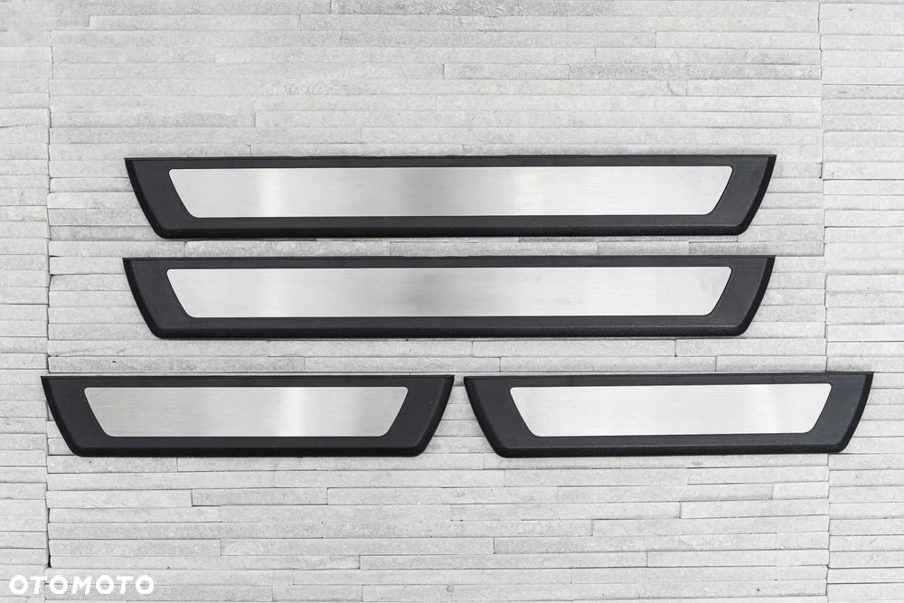 listwy progowe toyota hilux viii 2015+ - 5