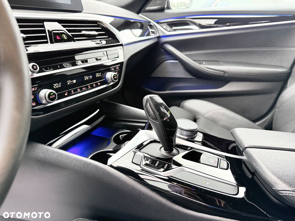 BMW Seria 5 520d Sport Line - 36