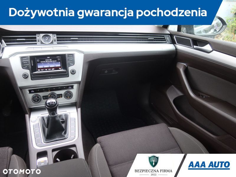 Volkswagen Passat - 10