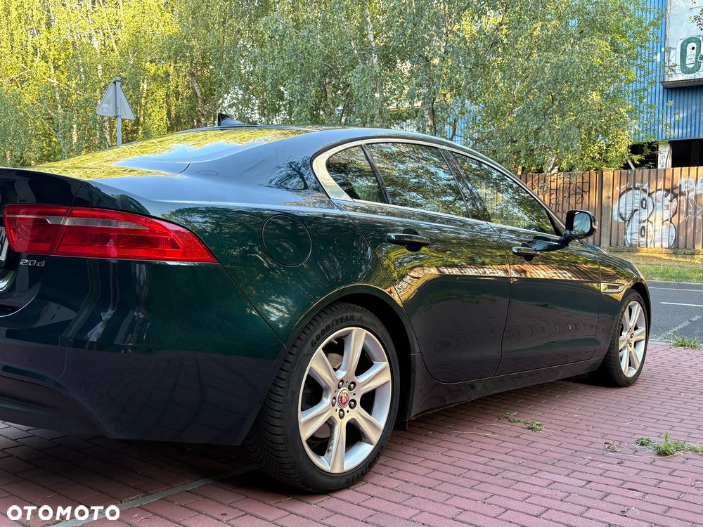 Jaguar XE 2.0 D Prestige - 5