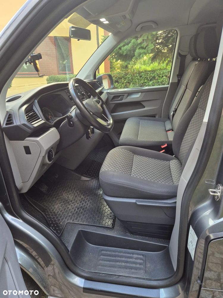 Volkswagen Caravelle - 10