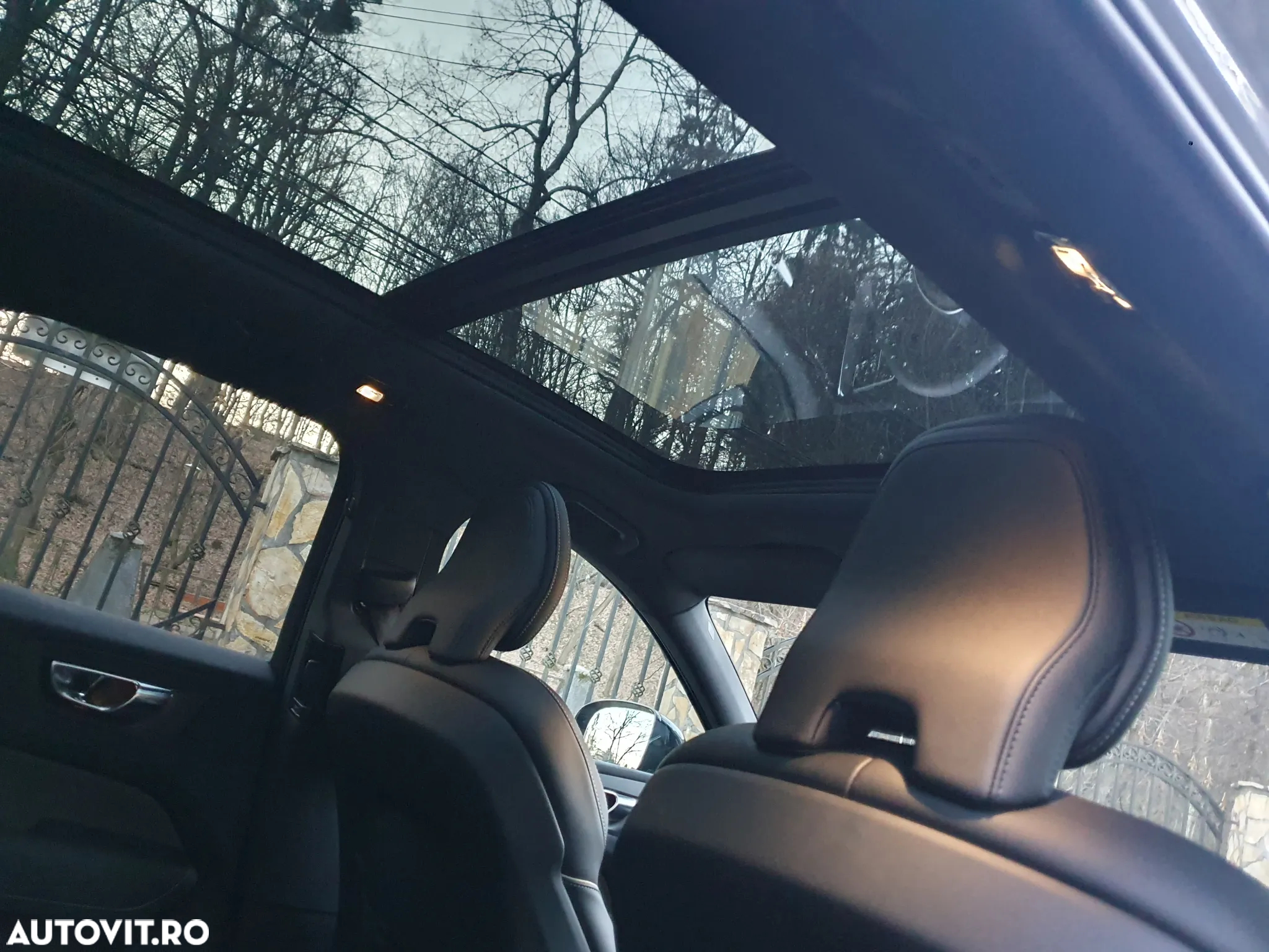 Volvo XC 60 B4 MHEV AT FWD Plus Dark - 8