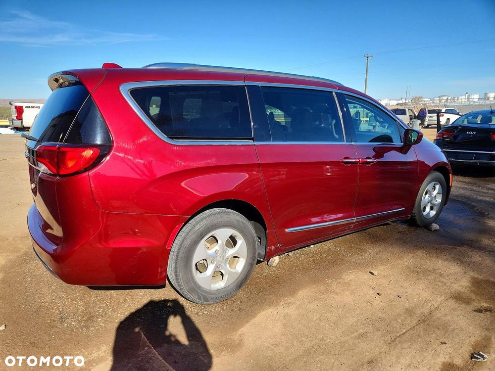 Chrysler Pacifica - 6