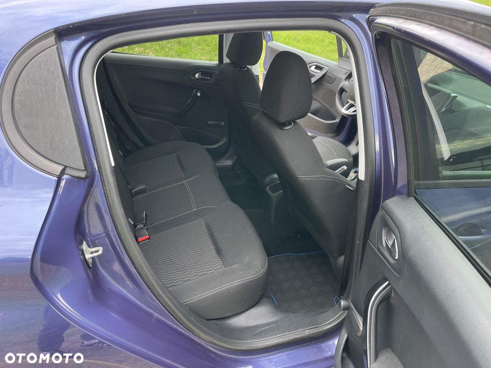 Peugeot 208 82 PureTech Style - 12