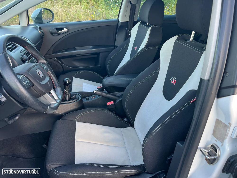 SEAT Leon 2.0 TDI FR 18 Tiago Monteiro - 13