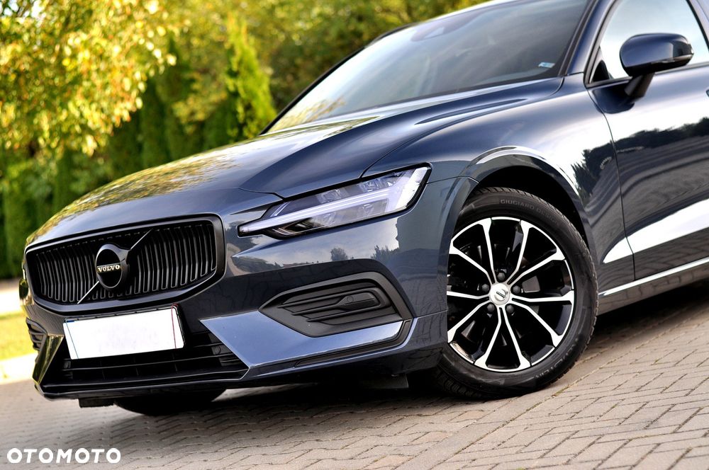 Volvo V60 2022 photo 2