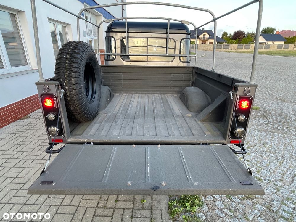 Land Rover Defender - 30