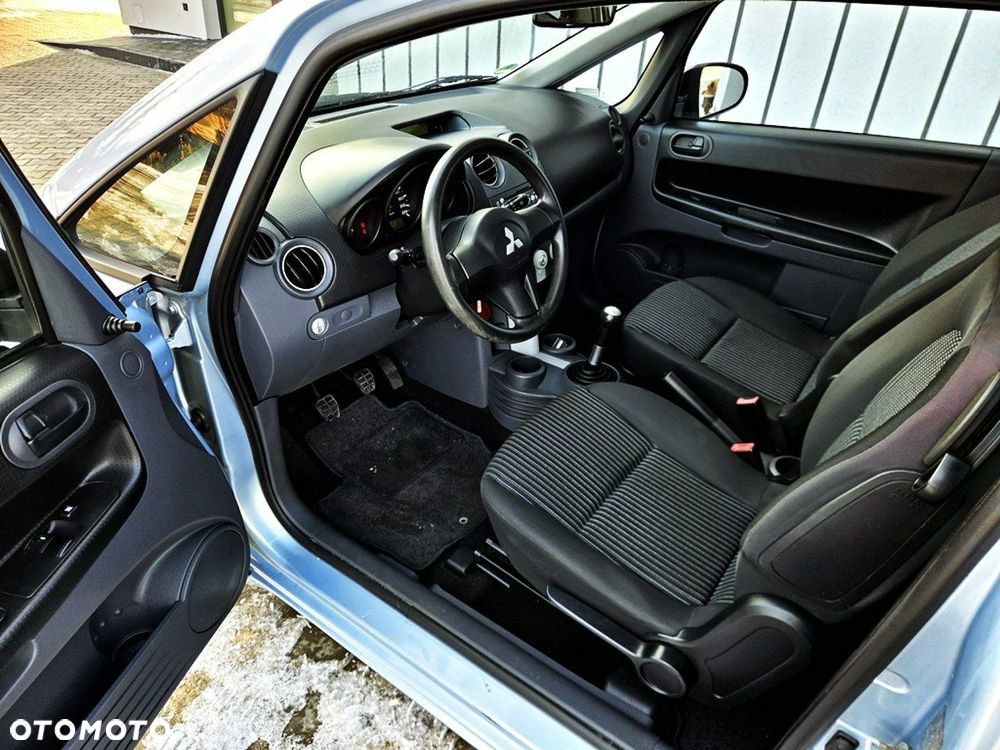 Mitsubishi Colt 1.1 - 18
