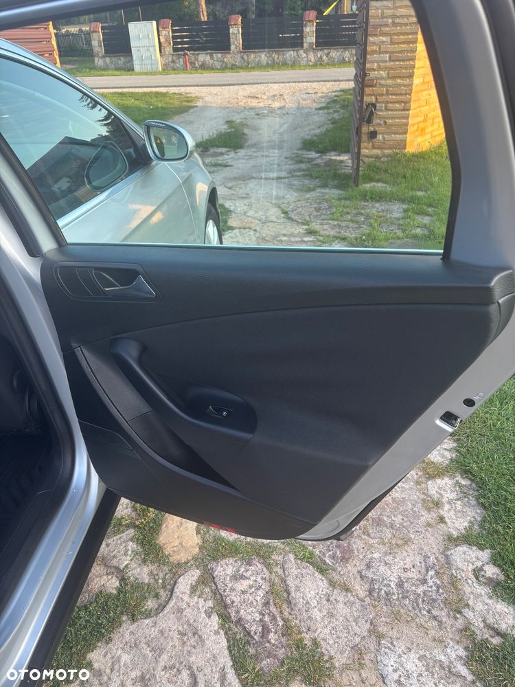 Volkswagen Passat 2.0 FSI Comfortline - 18