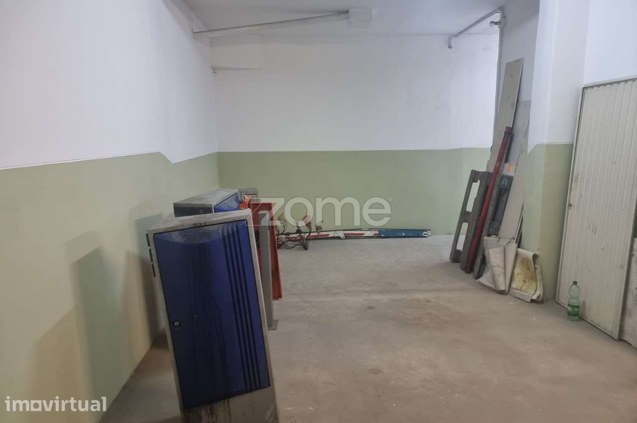 Garagem com area total de 280 m2 - Full image: 4/17