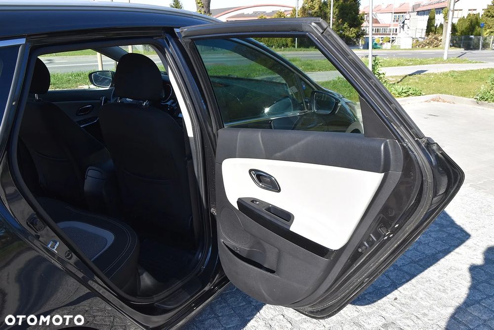 Kia Ceed - 16