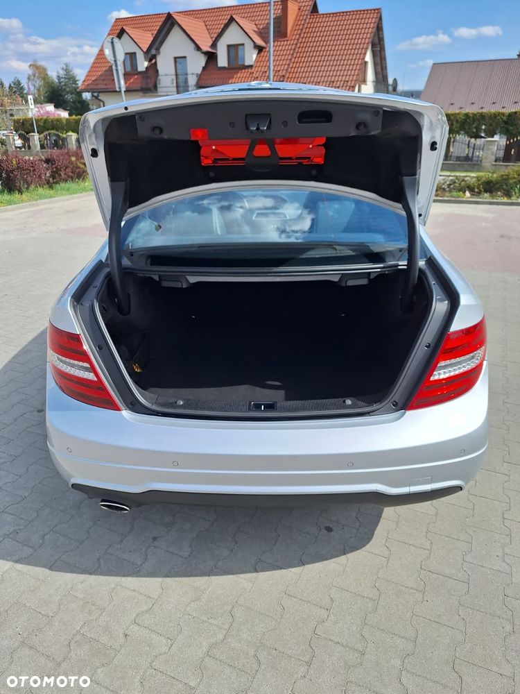 Mercedes-Benz Klasa C 250 CDI DPF BlueEFFICIENCY 7G-TRONIC Edition 1 - 20