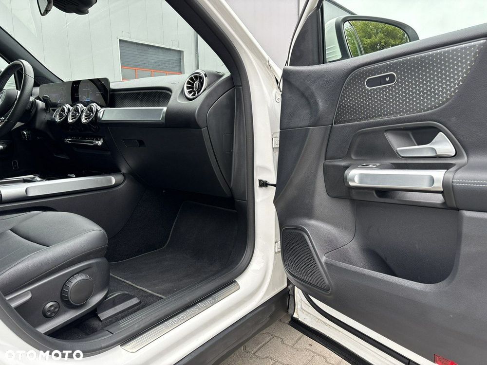 Mercedes-Benz EQB - 19