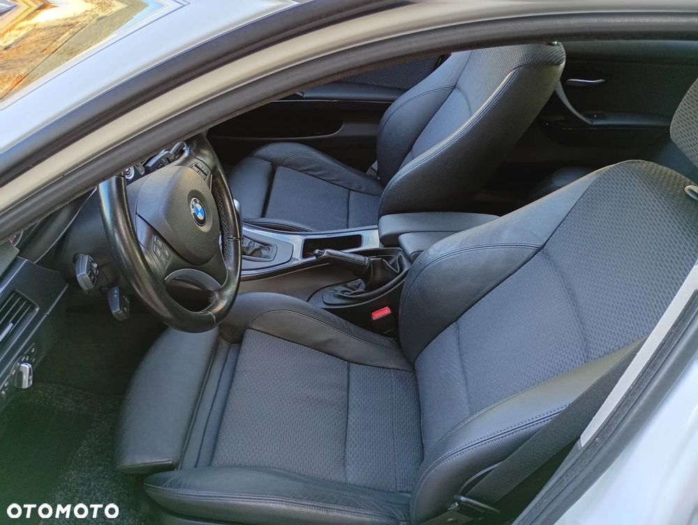 BMW Seria 3 320d xDrive DPF Touring - 24