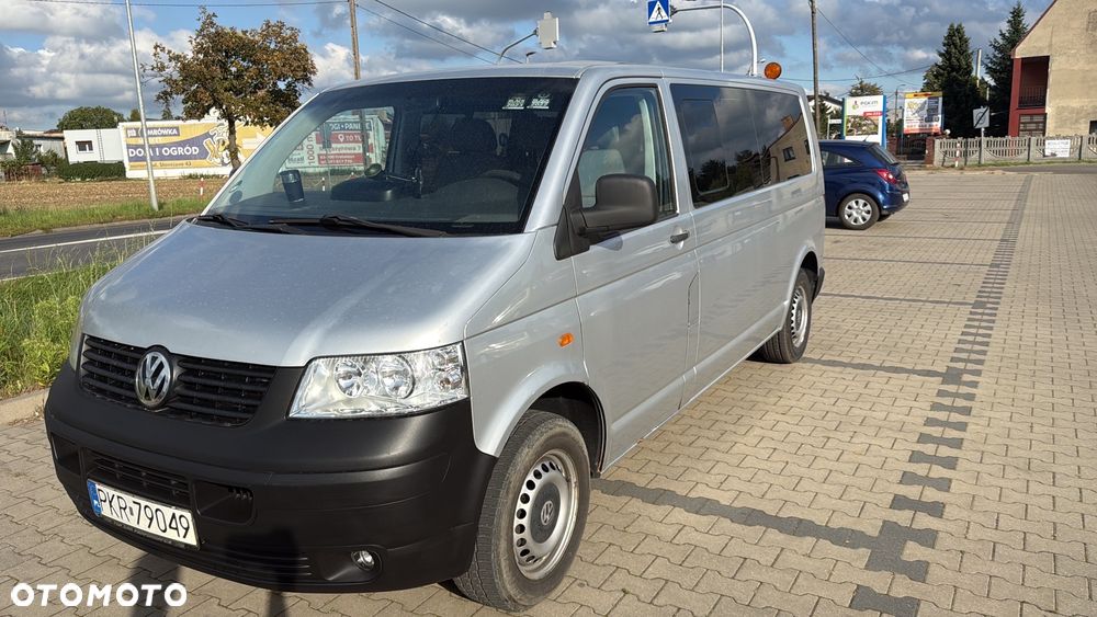 Volkswagen Caravelle - 1