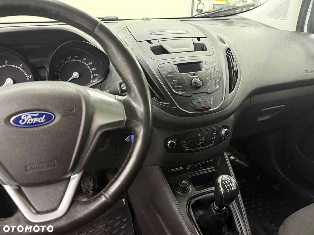 Ford Transit Courier - 16