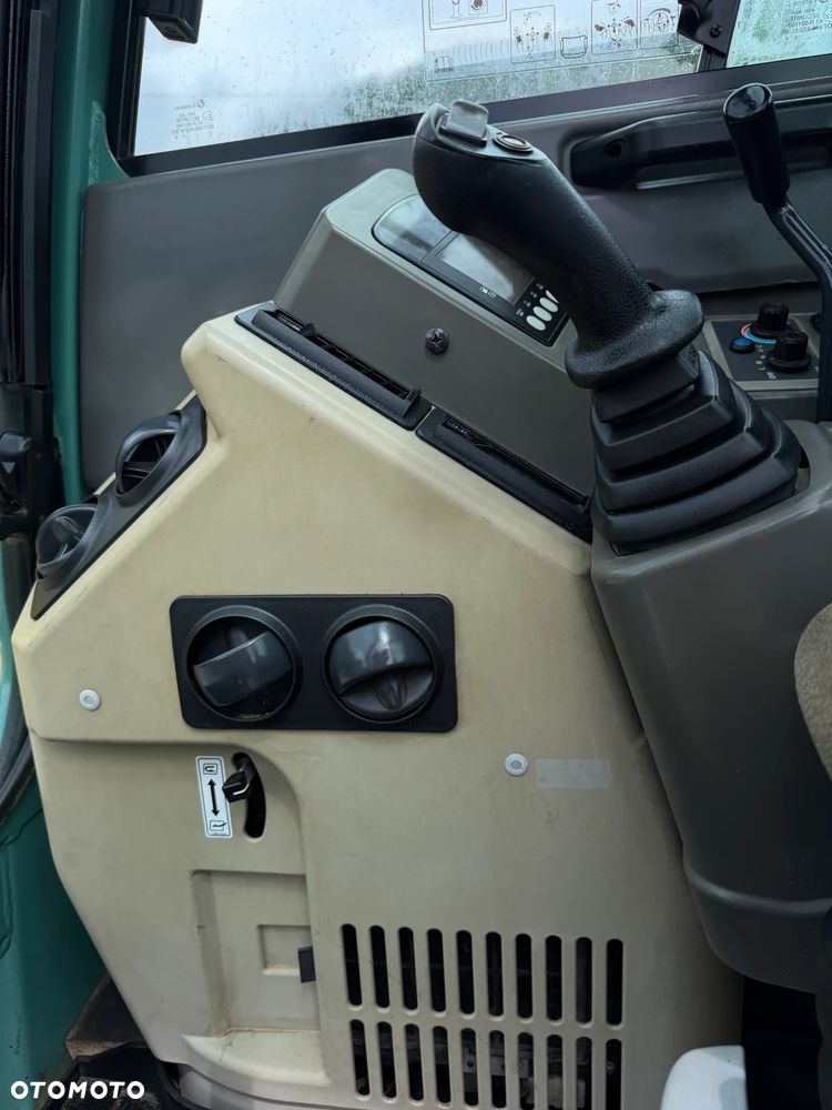 Yanmar VIO80-1A Koparka Gąsienicowa 8 ton jak Nowa z Salonu 2015 rok. KLIMATYZACJA. Łyżka skarpowa Hydrauliczna.  Szybko-złącze lenhoff hydrauliczne. Yanmar silnik 4 cylindry! Maszyna z Norwegii. Własna Pompa do tankowania ON. ani deka luzów i wycieków! OKAZJA Linia Hydr. Plus. Długie ramię PLUS. Oświetlenie LED. Wielka Okazja! Pełne sterowanie z dżojstików!! - 39