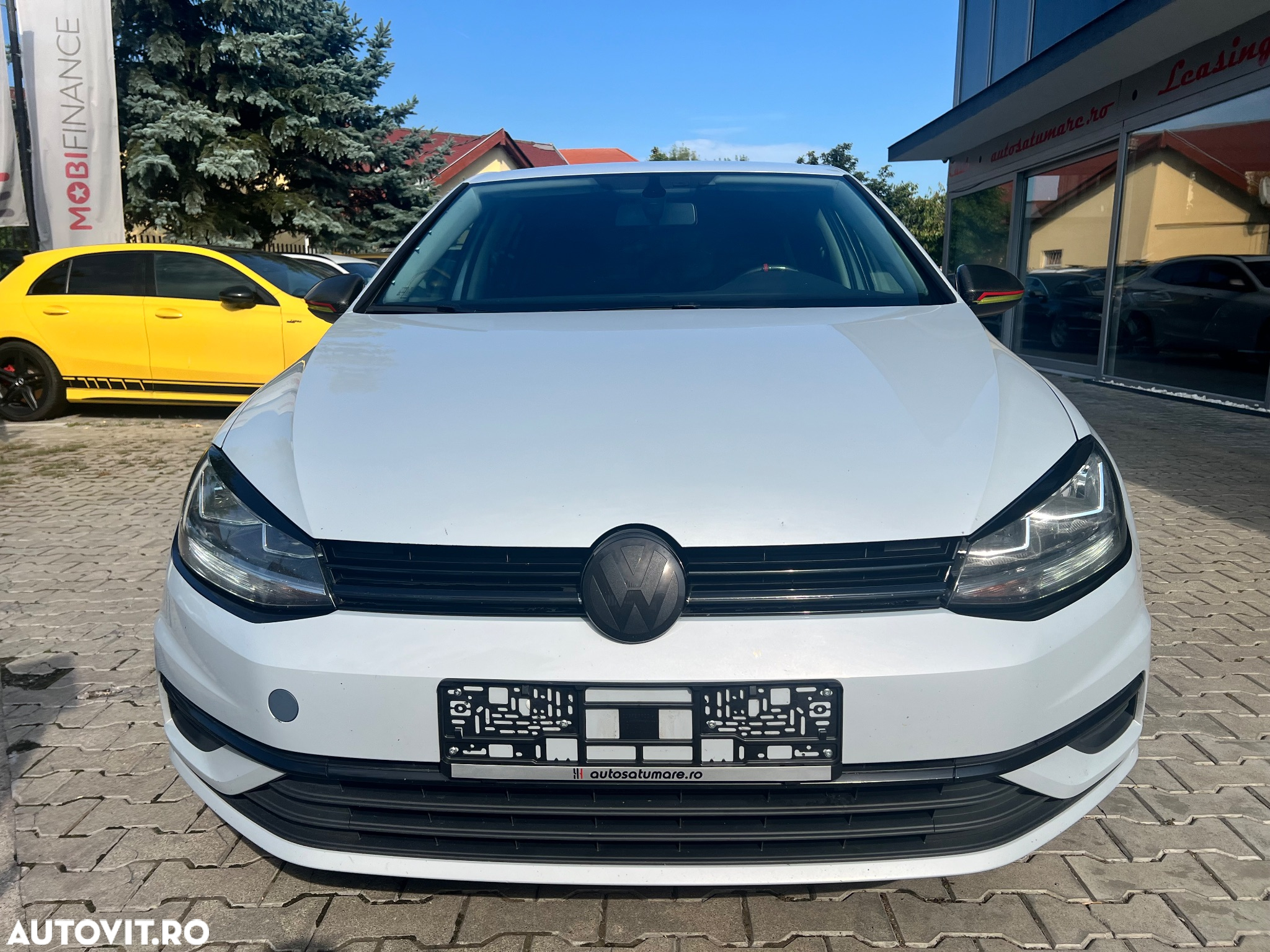 Volkswagen Golf - 8