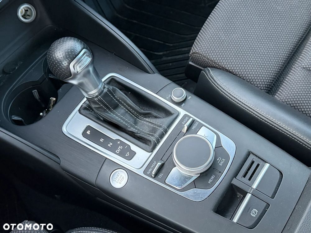 Audi A3 Sportback 1.4 TFSI e-tron S line Sportpaket - 17