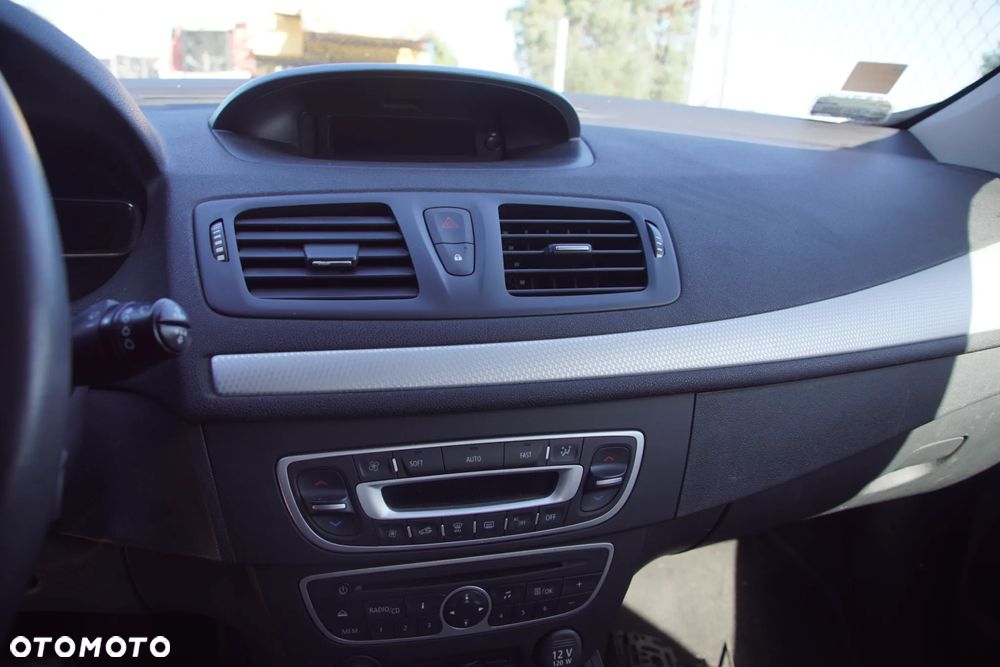 Auto na części - Renault Megane III 1.6 16V 110 KM K4M858 TL4030 TEB66 2011R Silnik Skrzynia Drzwi Błotnik Klapa Zderzak Lampa Lusterko Klamka Szyba Deska Kokpit Sterownik Moduł Czujnik Licznik Wyświetlacz Panel Kierownica - 11