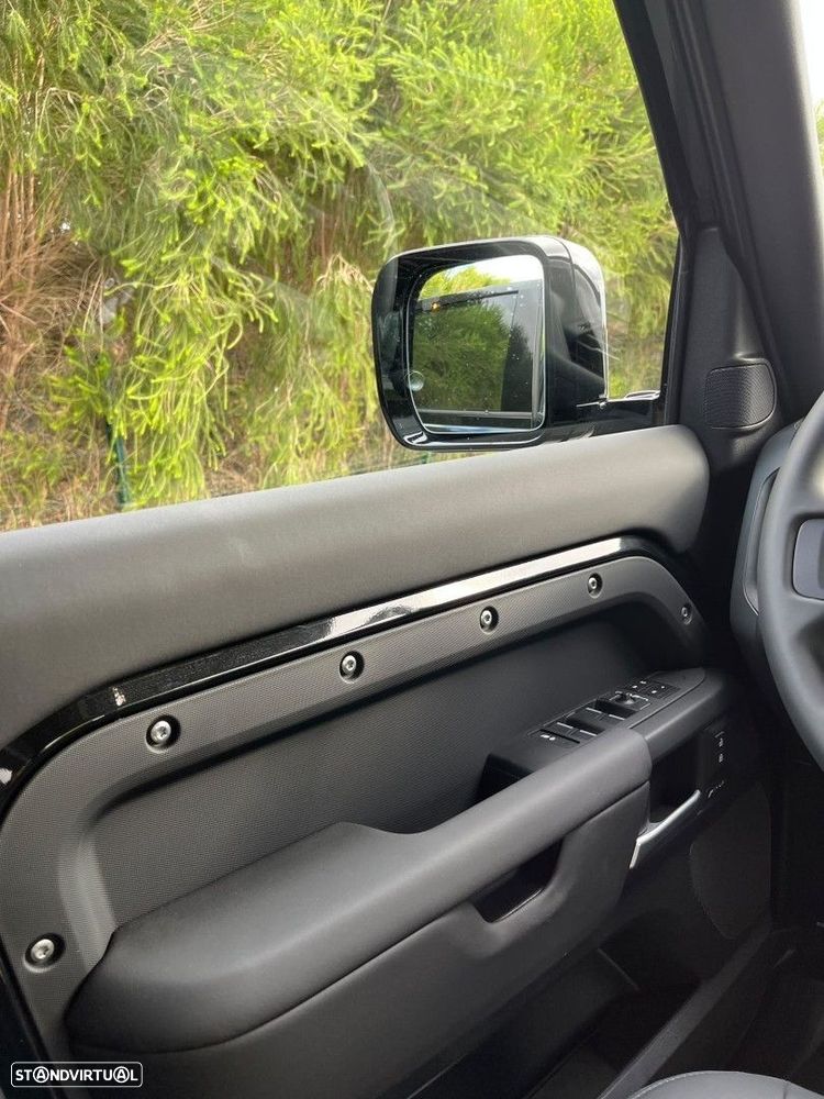 Land Rover Defender 2.0 P300e 110 AWD X-Dynamic SE - 26