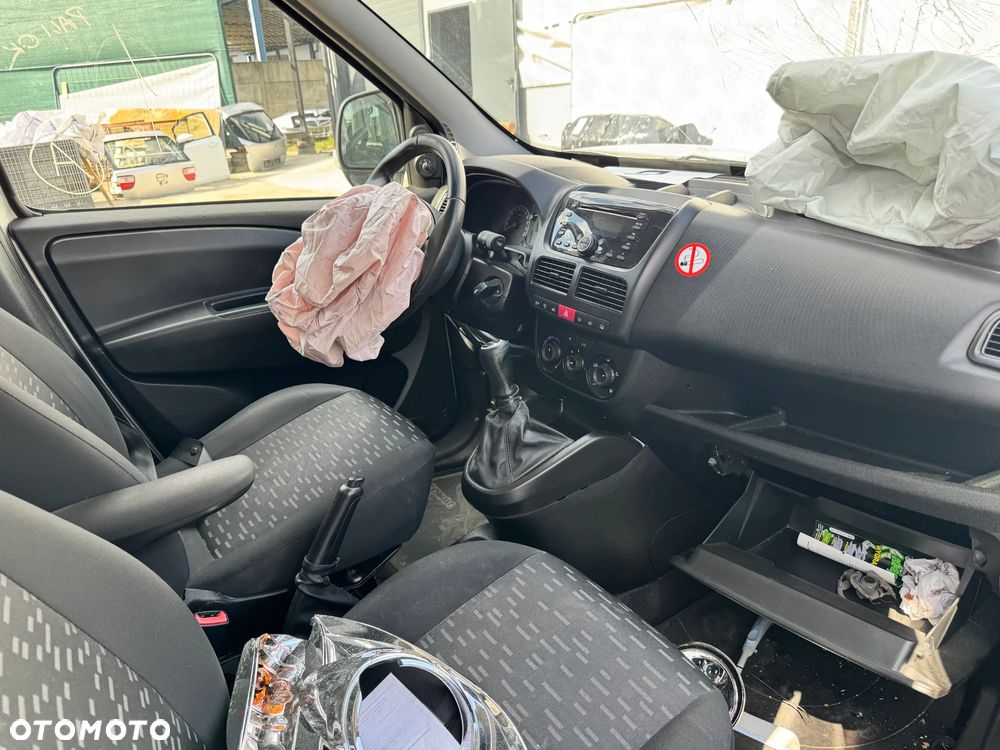 OPEL COMBO 2018 *SAMOCHÓD NA CZĘŚCI* 5311 MASKA, LAMPA, DRZWI, LUSTERKO, ZDERZAK, GRILL, BŁOTNIK, KLAPA, BELKA, DESKA, FOTELE, KANAPA, ĆWIARTKA KIEROWNICA, TARCZE, ZACISKI, ZAWIESZENIE, KOMPLETNY PRZÓD, KOMPLETNY TYŁ, LICZNIK, ZEGARY, PRAWE LEWE PRZÓD TYŁ - 5