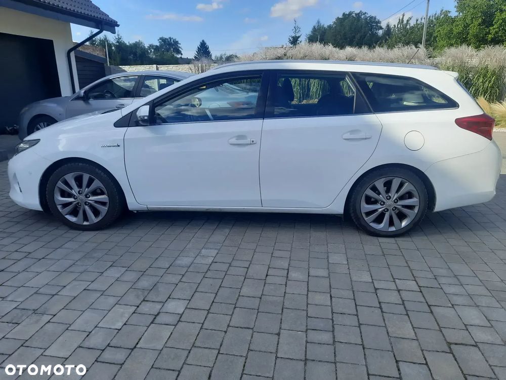 Toyota Auris 1.8 HSD Luna - 1