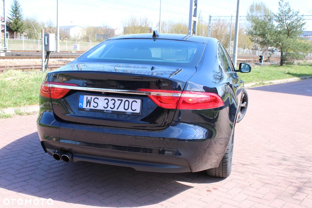 Jaguar XF 20d Prestige - 11