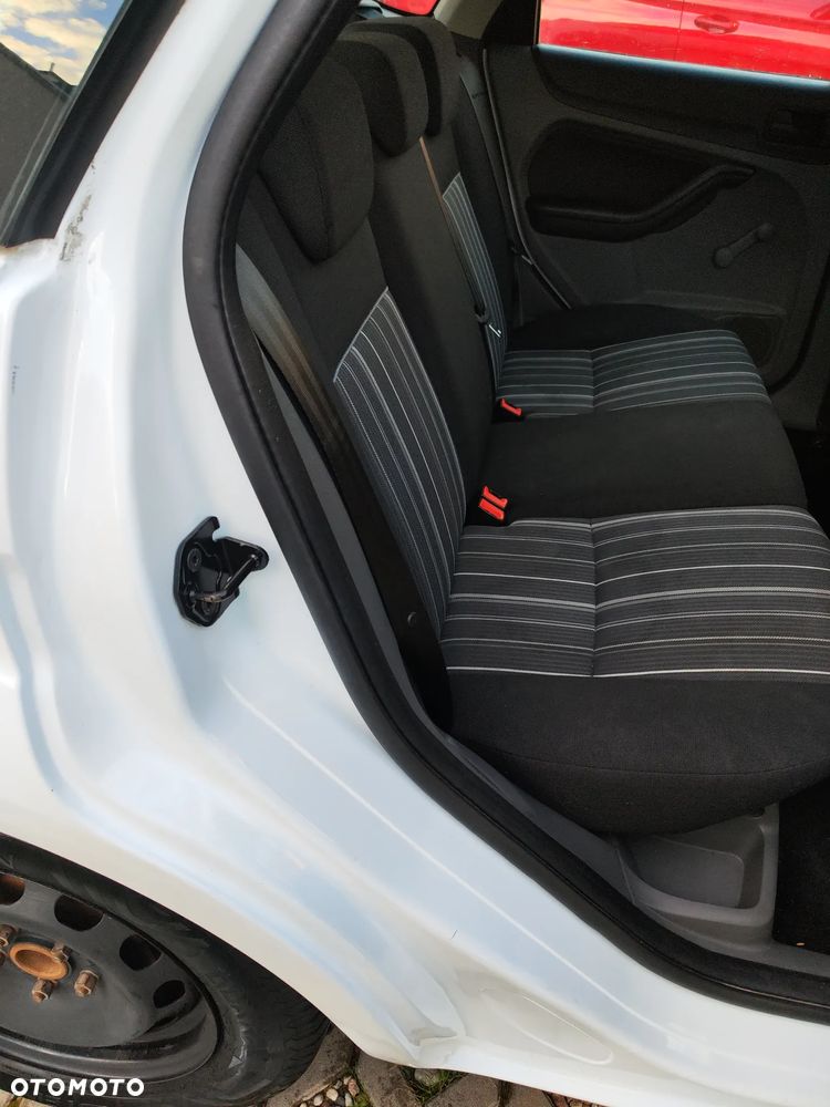 Ford Focus 1.6 Amber X - 11